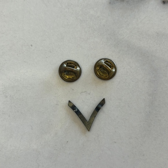 Black Chevron Pin Vintage Private First Class - Picture 2 of 4